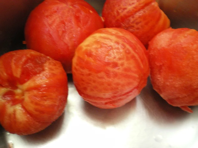 ξεφλουδισμένες ντομάτες εικόνα