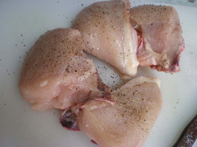 μερίδες κοτόπουλου με αλάτι και πιπέρι εικόνα