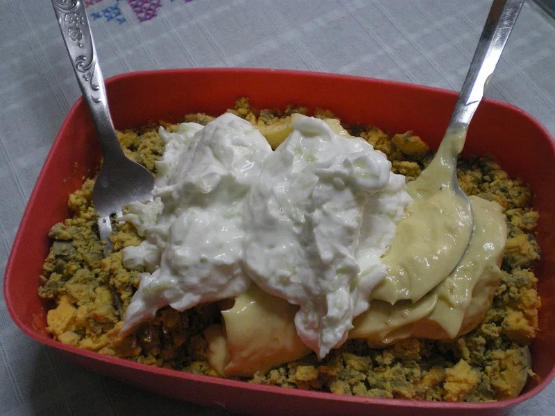 αυγά λιωμένα για τη γέμιση εικόνα