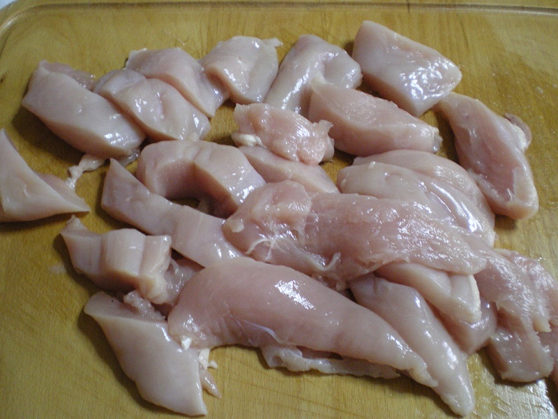 στήθος κοτόπουλου κομμένο σε λεπτές φέτες εικόνα
