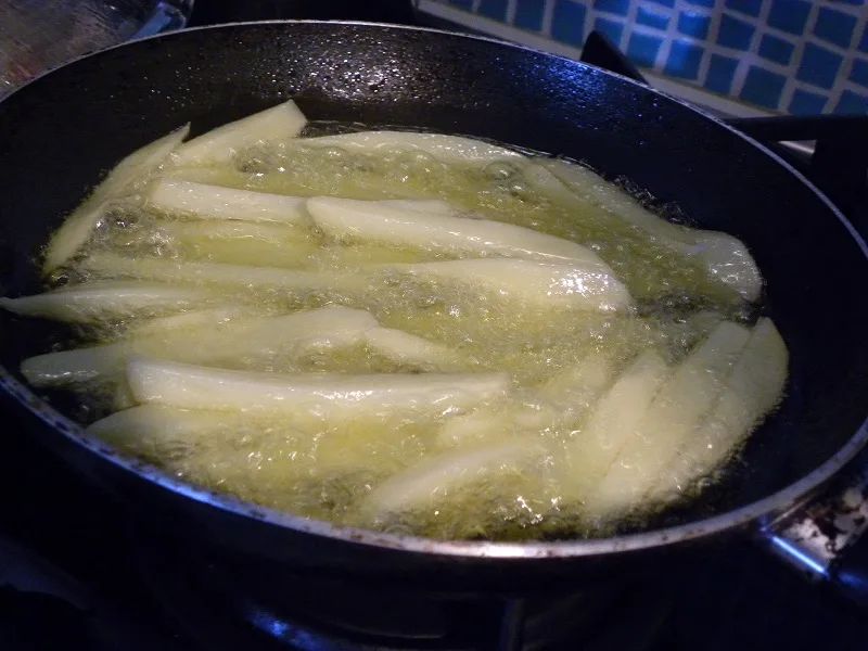 τηγανίζουμε τις πατάτες εικόνα
