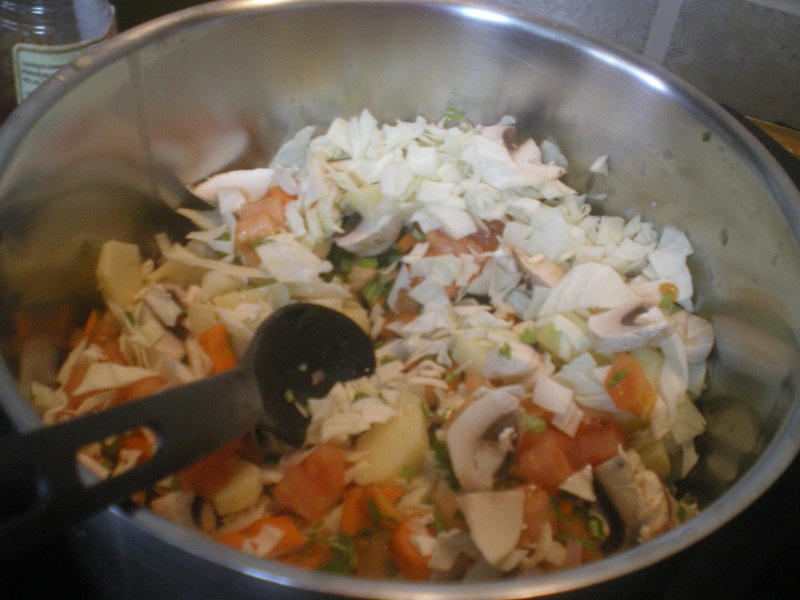 Προσθέτουμε τα λαχανικά στη σούπα εικόνα
