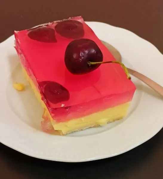 Παλιομοδίτικο Γλυκό Ψυγείου με Κρέμα και Ζελέ