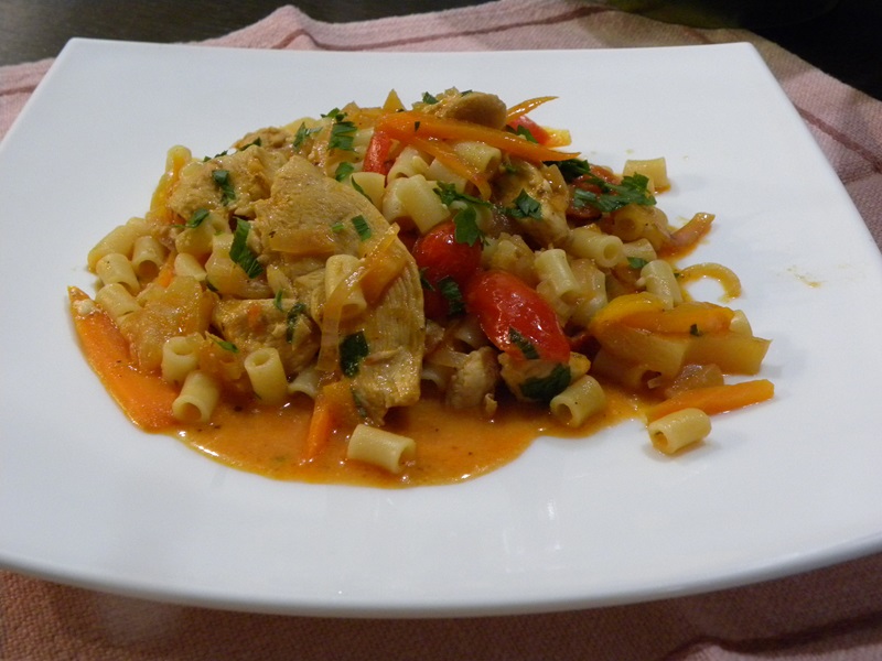 Κοτόπουλο stir fry με λαχανικά και μακαρονάκι κοφτό εικόνα