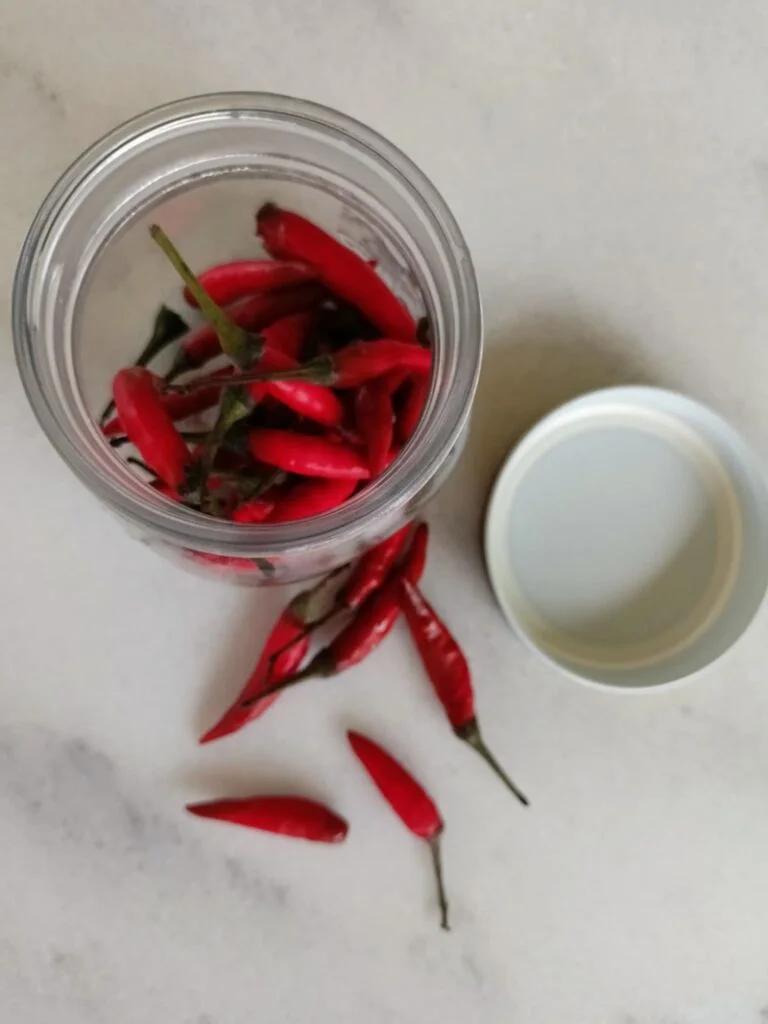 Καυτερές πιπερίτσες εικόνα