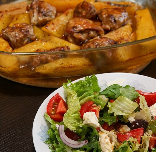 Μαριναρισμένα Μπουτάκια Κοτόπουλου με Πατάτες στο Φούρνο